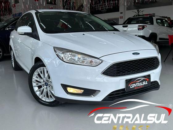 FORD FOCUS 2.0 SE PLUS FASTBACK 16V FLEX 4P POWERSHIFT